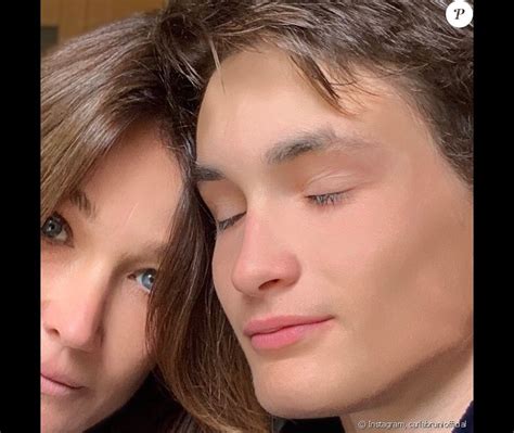 Carla Bruni : son fils Aurélien Enthoven pose en .